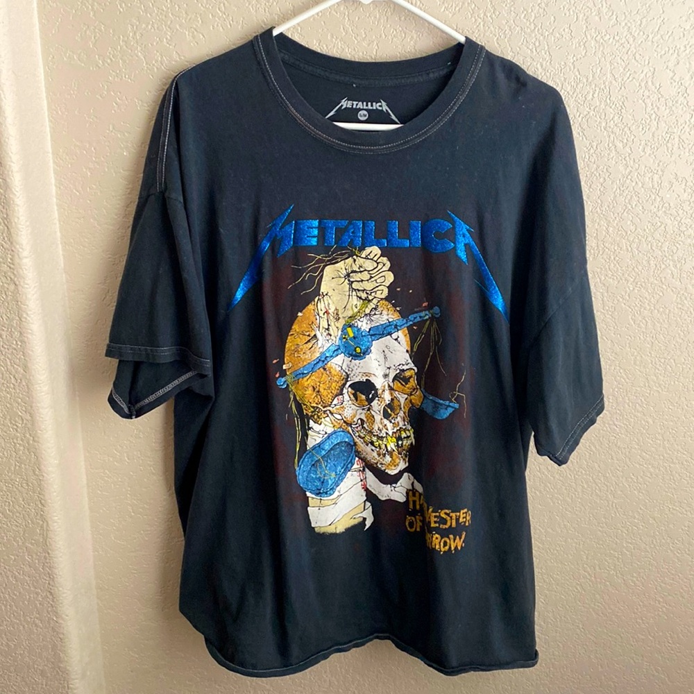 Urban Outfitters Oversized Metallica Graphic Band Tee! Size Small/Medium!